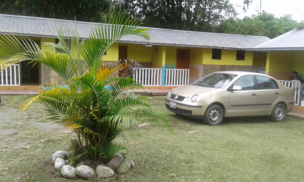 Hotel Hostal Henrry'S Mindo Exterior foto